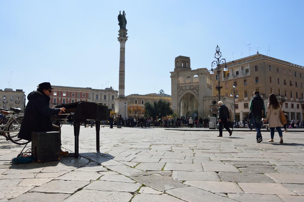 La Casa Di Alessio Bed & Breakfast Lecce Bagian luar foto