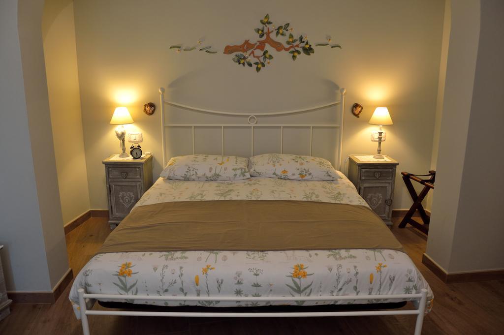 La Casa Di Alessio Bed & Breakfast Lecce Bagian luar foto