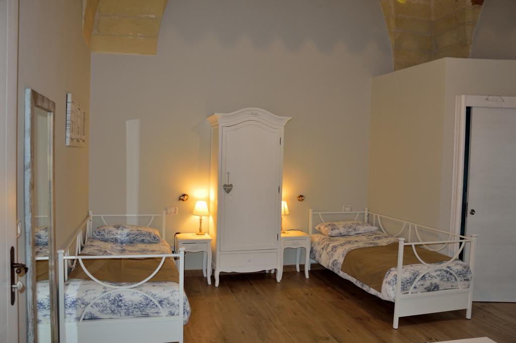 La Casa Di Alessio Bed & Breakfast Lecce Bagian luar foto
