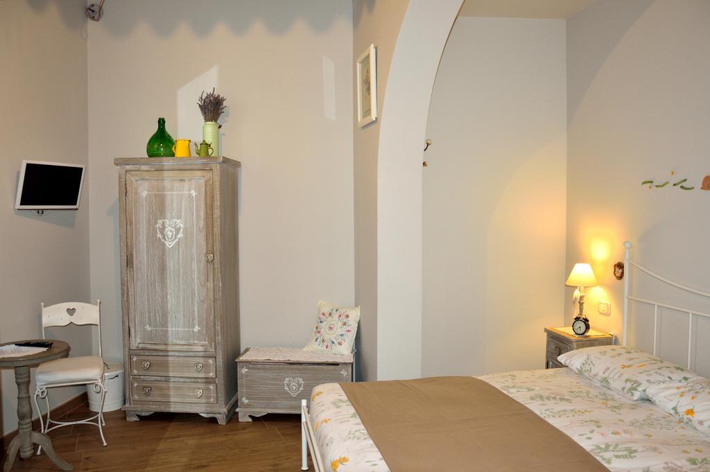La Casa Di Alessio Bed & Breakfast Lecce Bagian luar foto