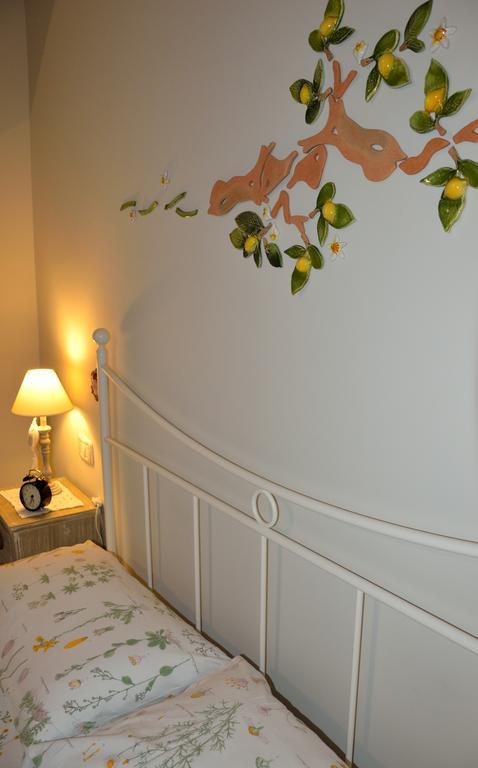 La Casa Di Alessio Bed & Breakfast Lecce Bagian luar foto