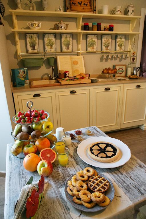 La Casa Di Alessio Bed & Breakfast Lecce Bagian luar foto
